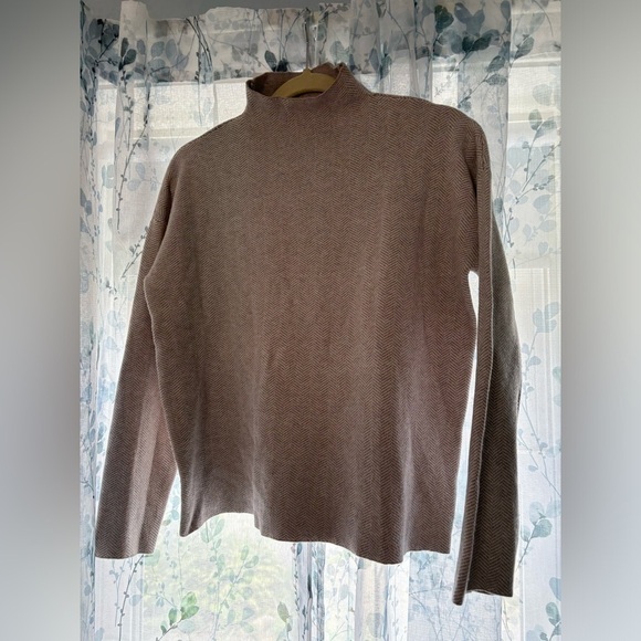 Christian Siriano Light brown collared sweater - Picture 1 of 2